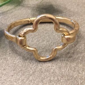 Sundance Jewelry - Gorgeous Matte Gold Clover Bracelet Sundance Jewelry - Gorgeous Matte Gold Clover Bracelet